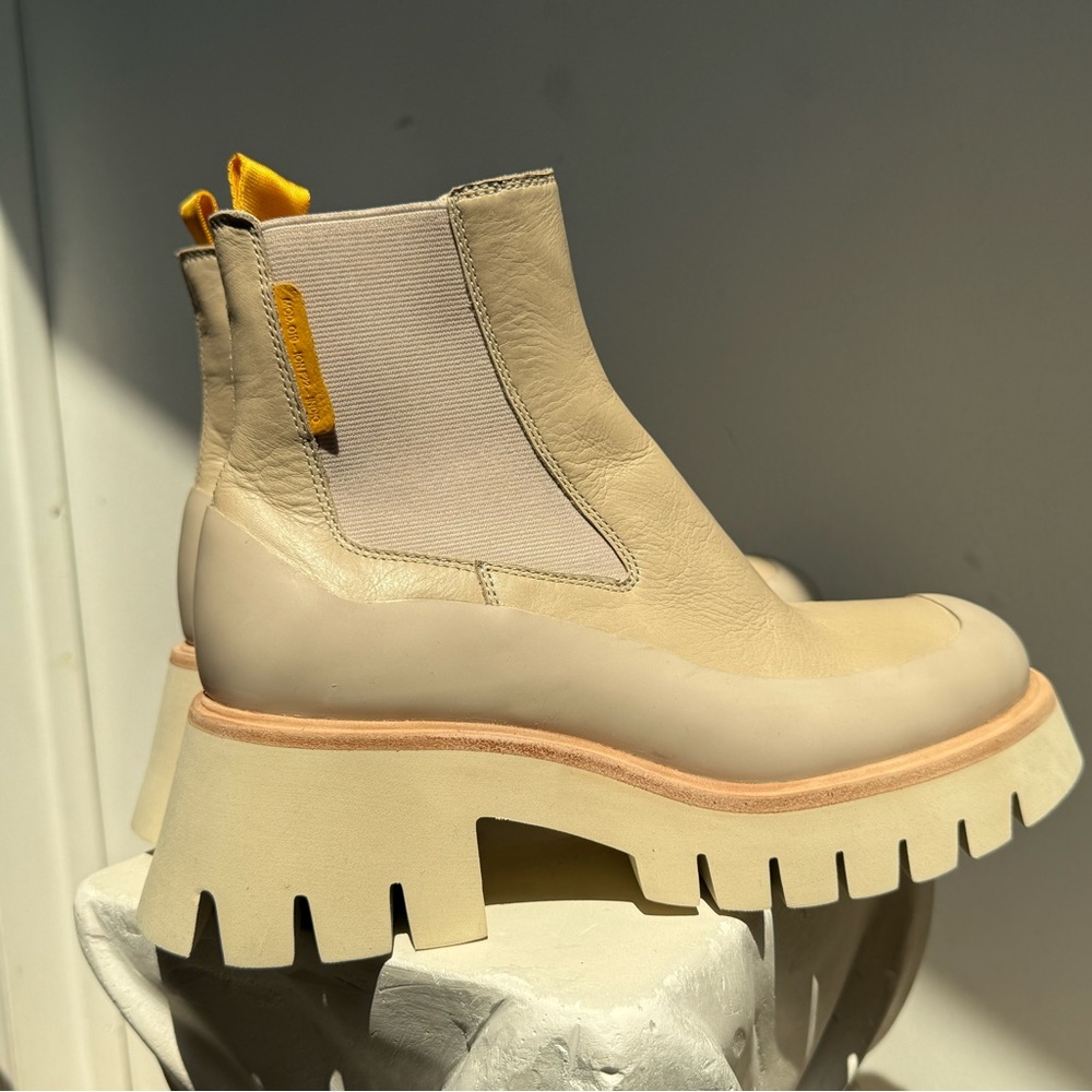 Trendy Beige Platform Ankle Boots size 6.5 women H9N14 - Picture 7 of 9